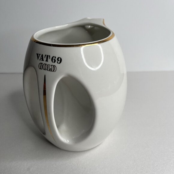 VAT 69 Gold Bar Pitcher Gold Rim and Handle Golden Light - Picture 2 of 5